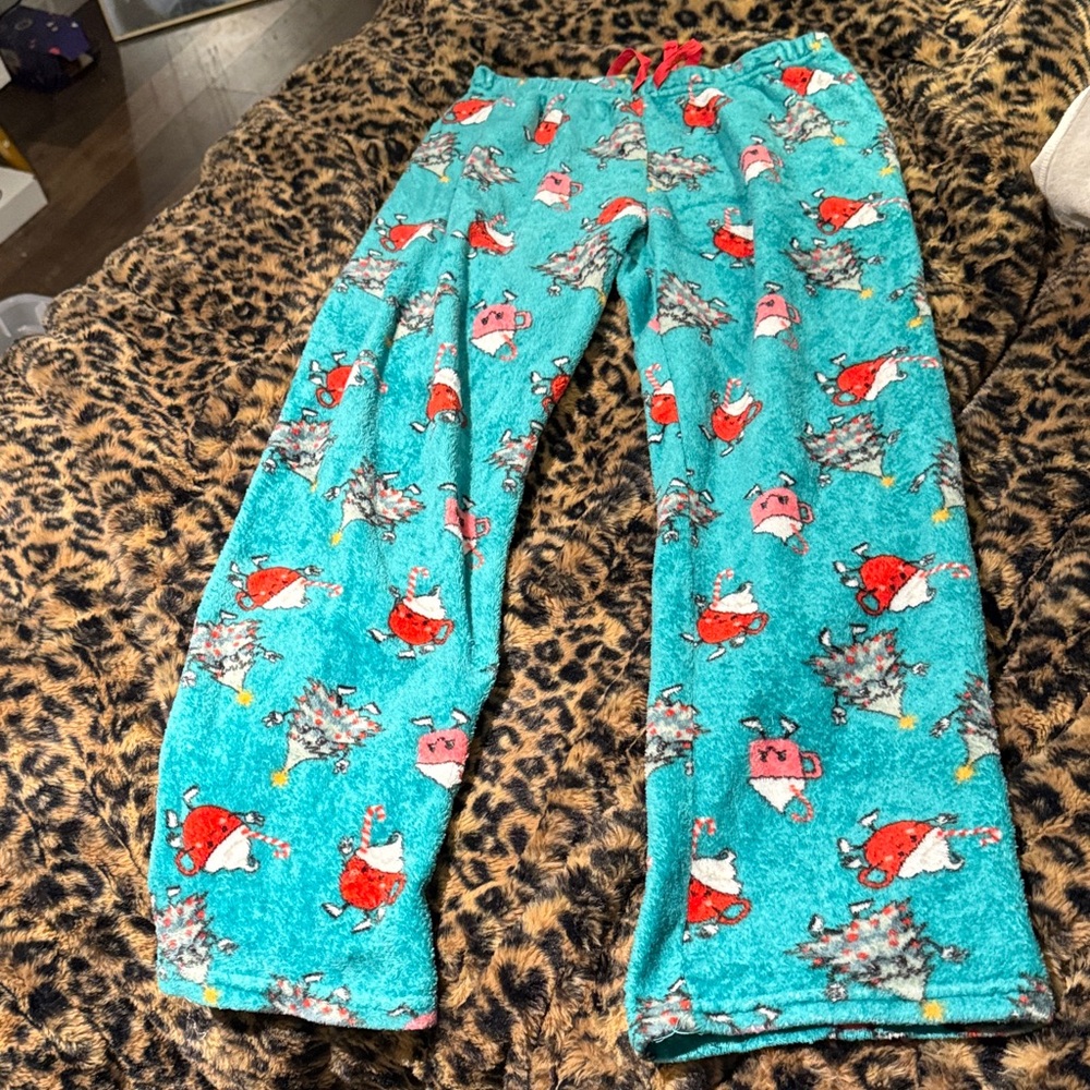 Size medium pj pants more like a small